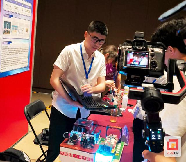 “科创+写作”双翼齐飞:自贡籍学子张口笑的青春答卷